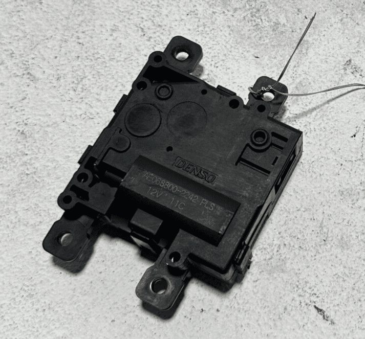 2018-19-20-21-22-23-2024 TOYOTA CAMRY SE HVAC Air Inlet Door Actuator Motor OEM