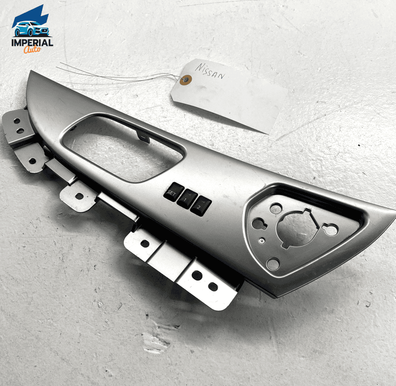 2009-11 Infiniti FX35 Front Left Interior Door Panel Handle Cover & Buttons