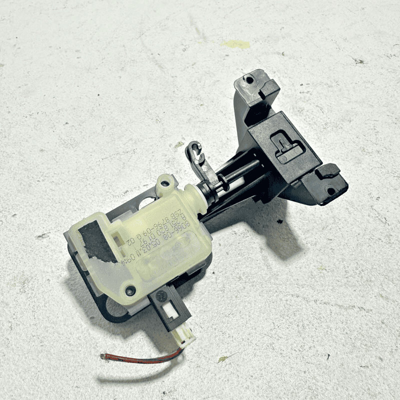 MERCEDES BENZ S550 2007-2013 FUEL DOOR RELEASE ACTUATOR OEM