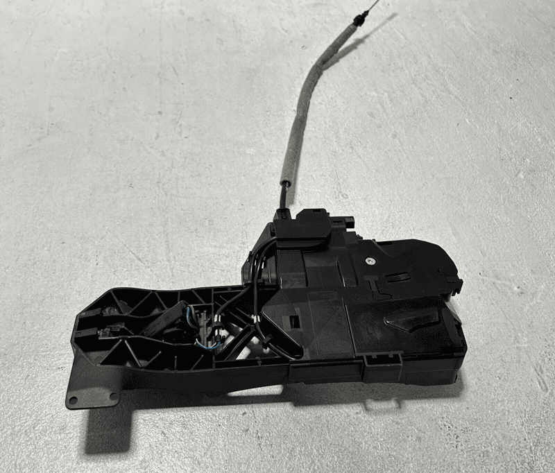 2012 MERCEDES S550 FRONT LEFT SIDE EXTERIOR DOOR HANDLE BRACKET PANEL OEM