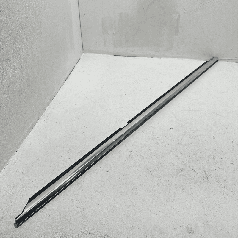MERCEDES S550 W221 2007-13 FRONT PASSENGER DOOR WINDOW MOLDING WEATHERSTRIP OEM