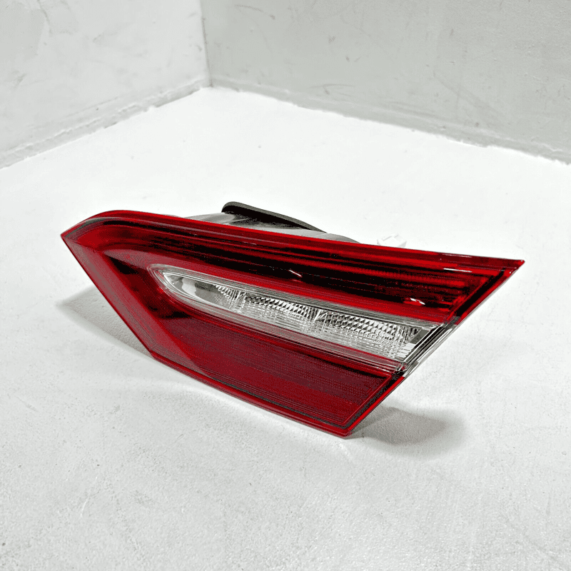 TOYOTA CAMRY REAR RIGHT PASSENGER SIDE INNER TAILLIGHT LAMP 2018 - 2020 OEM