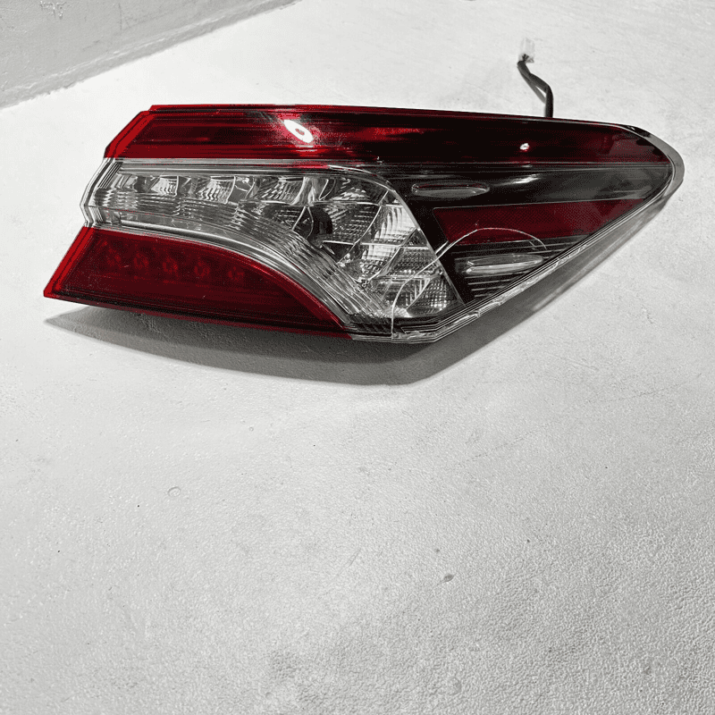 DEFECT 18-20 TOYOTA CAMRY REAR PASSENGER SIDE OUTER TAILLIGHT LIGHT FULL LED OEM