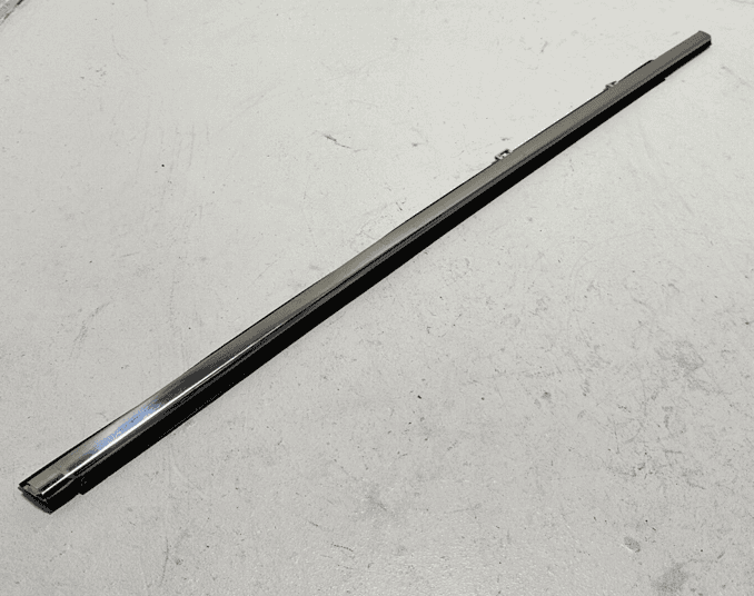 2016-2022 Honda Pilot EX-L Door Window Belt Molding Front Right Side OEM