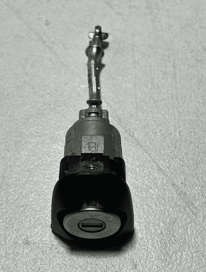TOYOTA CAMRY XSE 2018-2024 FRONT LEFT DRIVER SIDE DOOR LOCK CYLINDER HANDLE OEM