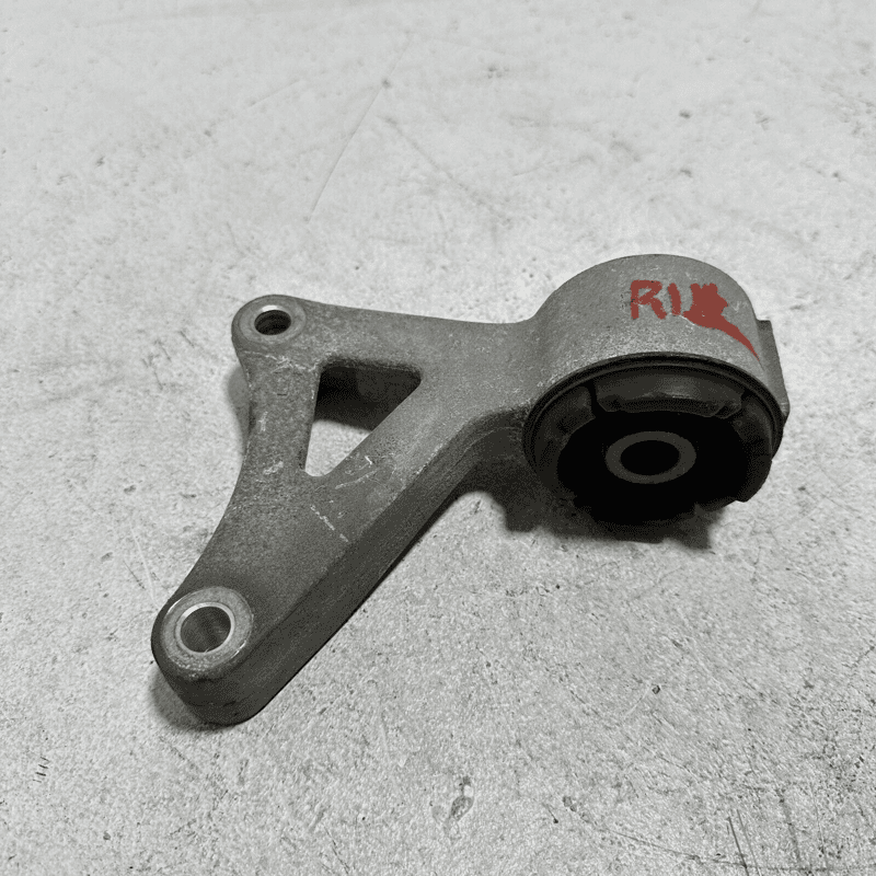2020-2024 TOYOTA CAMRY XSE REAR DIFFERENTIAL LEFT MOUNT SUPPORT BRACKET OEM