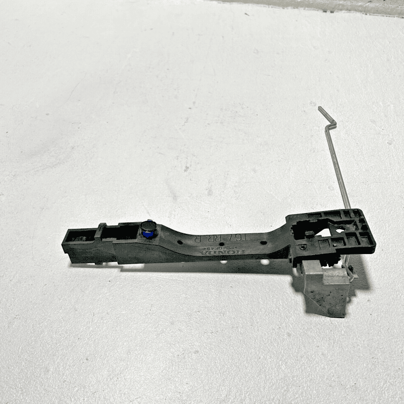 HONDA PILOT REAR PASSENGER SIDE EXTERIOR DOOR HANDLE BASE BRACKET OEM 2016-2022