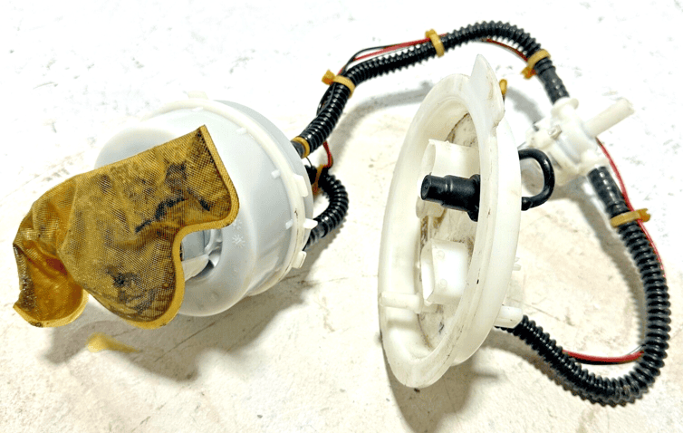 2011-2017 BMW 535i GT 3.0L AWD Gas Tank Reservoir Fuel Pump OEM