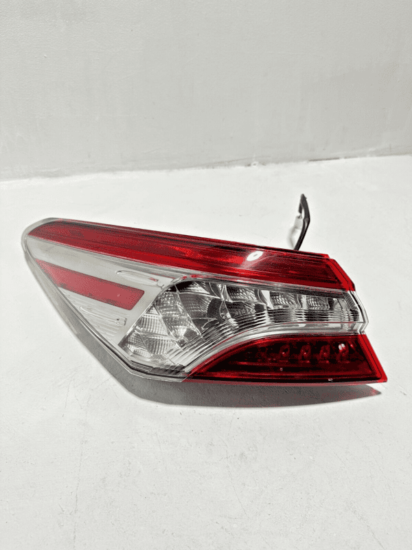 2018-2019 TOYOTA CAMRY REAR LEFT DRIVER SIDE OUTER TAILLIGHT LIGHT FULL LED OEM