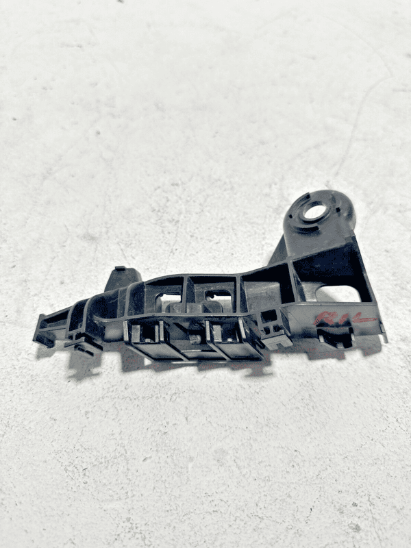 2018 - 2024 TOYOTA CAMRY REAR LEFT DRIVER LH TAILLIGHT MOUNT BRACKET SUPPORT OEM