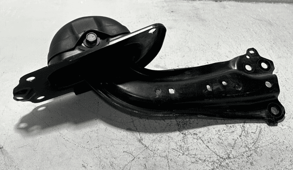 2018-2024 TOYOTA CAMRY TRAILING CONTROL ARM & BRACKET REAR RIGHT SIDE OEM