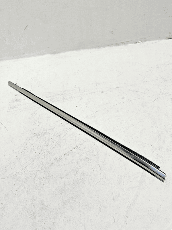 18-24 TOYOTA CAMRY REAR RIGHT RH SIDE DOOR WINDOW BELT MOLDING WEATHERSTRIP OEM