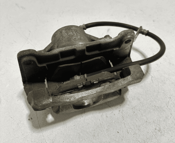2019-2024 TOYOTA CAMRY XSE FRONT RIGHT PASSENGER SIDE BRAKE CALIPER OEM