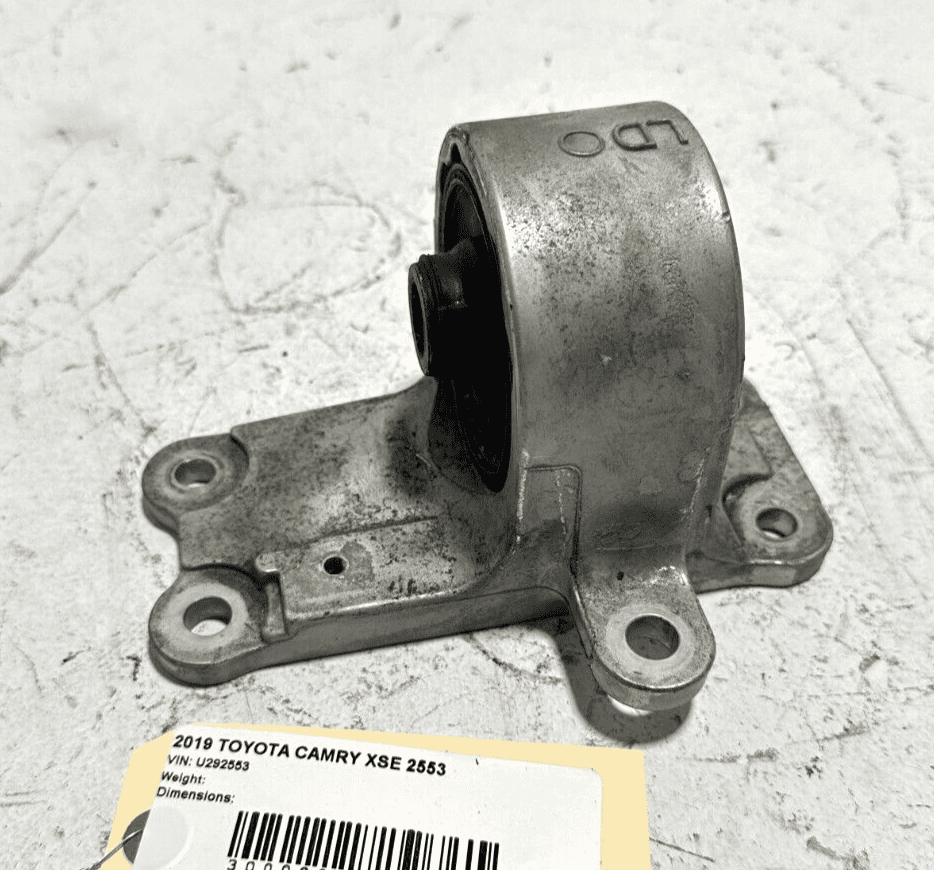 18-24 TOYOTA CAMRY XSE FRONT LEFT SIDE TRANSMISSION MOUNT BRACKET SUPPORT OEM