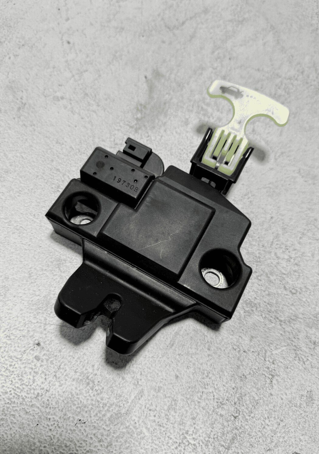 2018-2024 TOYOTA CAMRY REAR TRUNK DECK LID LOCK ACTUATOR MOTOR OEM