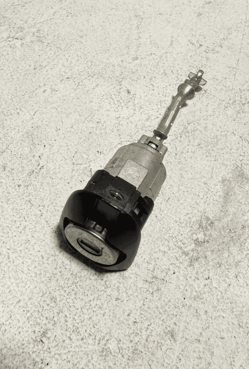 2018-2024 TOYOTA CAMRY FRONT LEFT DRIVER SIDE DOOR LOCK CYLINDER OEM