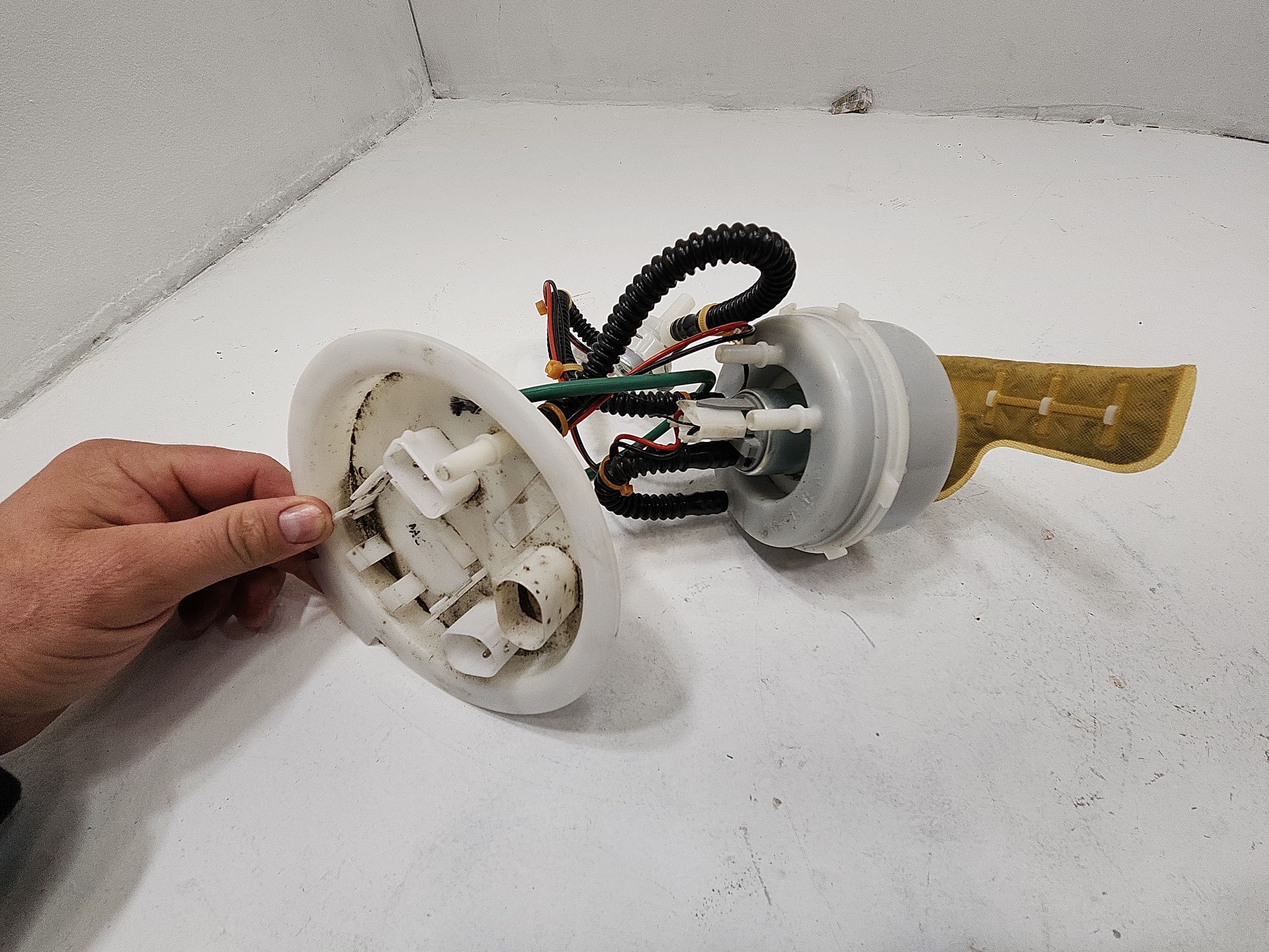 2011-2016 BMW 535I 535XI F10 FUEL TANK PUMP SENDING UNIT OEM