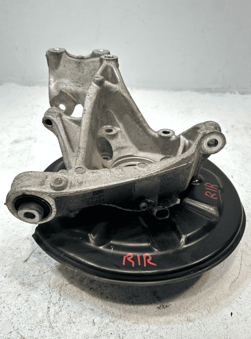 2021 VOLKSWAGEN ATLAS REAR RIGHT PASSENGER SIDE SPINDLE KNUCKLE HUB OEM