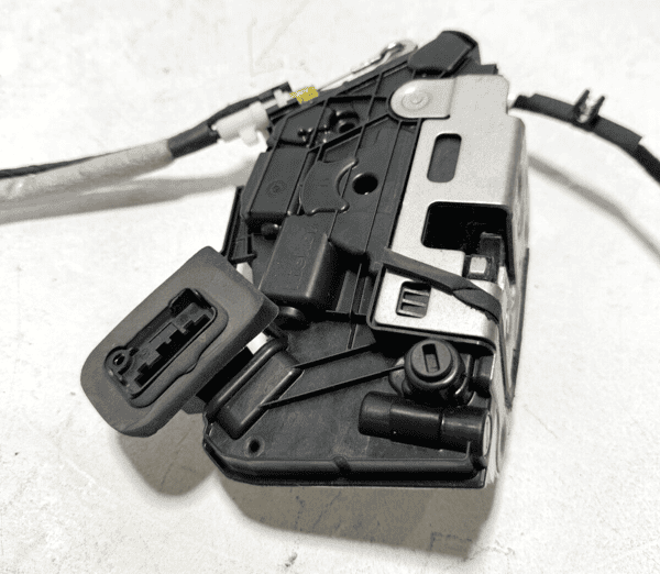 2018-2024 Volkswagen Atlas Rear Left Side Door Lock Latch Actuator Motor OEM