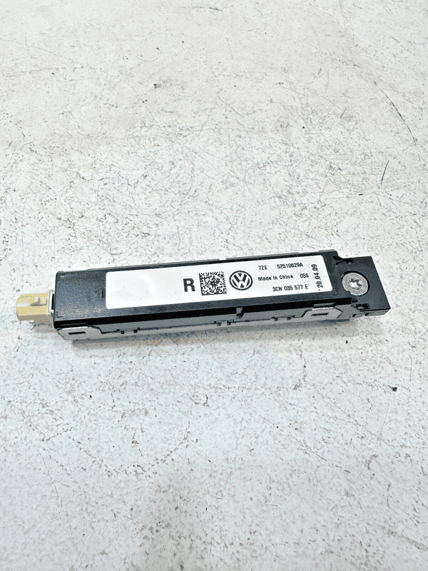 18-24 VOLKSWAGEN ATLAS PASSENGER SIDE ANTENNA AMP AMPLIFIER  BOOSTER MODULE OEM