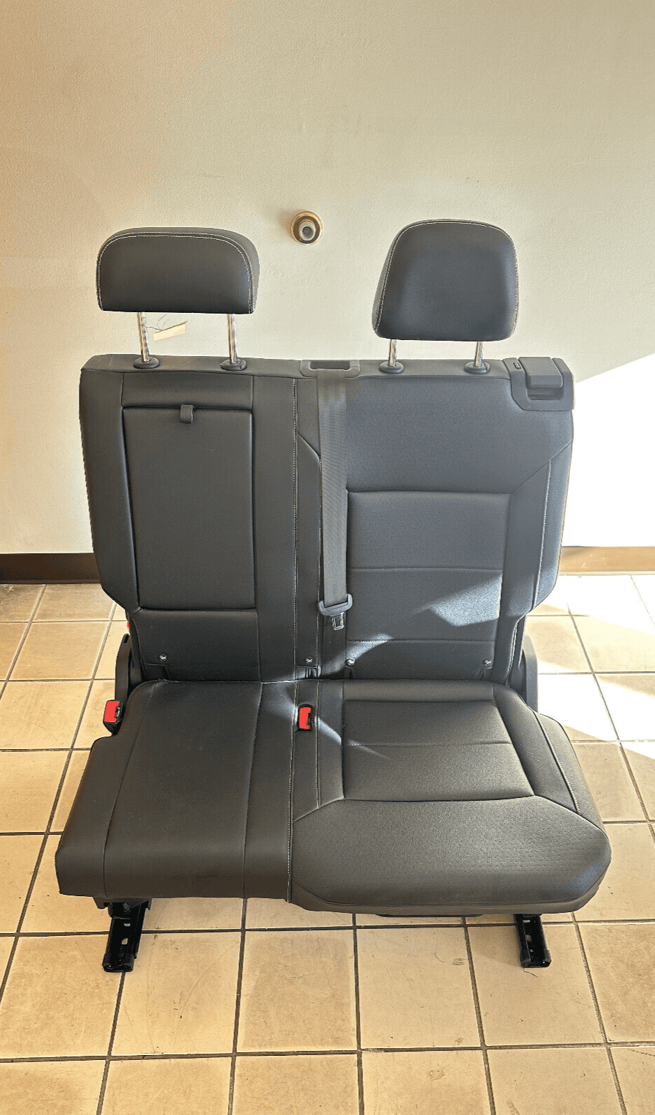 2018-2020 VOLKSWAGEN ATLAS REAR LEFT SIDE UPPER BACK CUSHION SEAT W/ ARMREST OEM