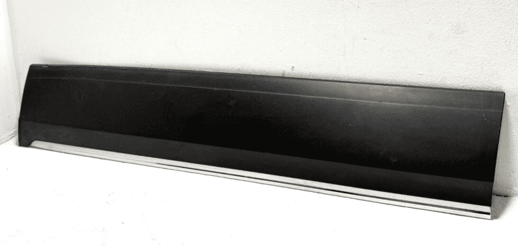 2018-2023 Volkswagen Atlas SEL Front Right Passenger Side Door Lower Molding OEM