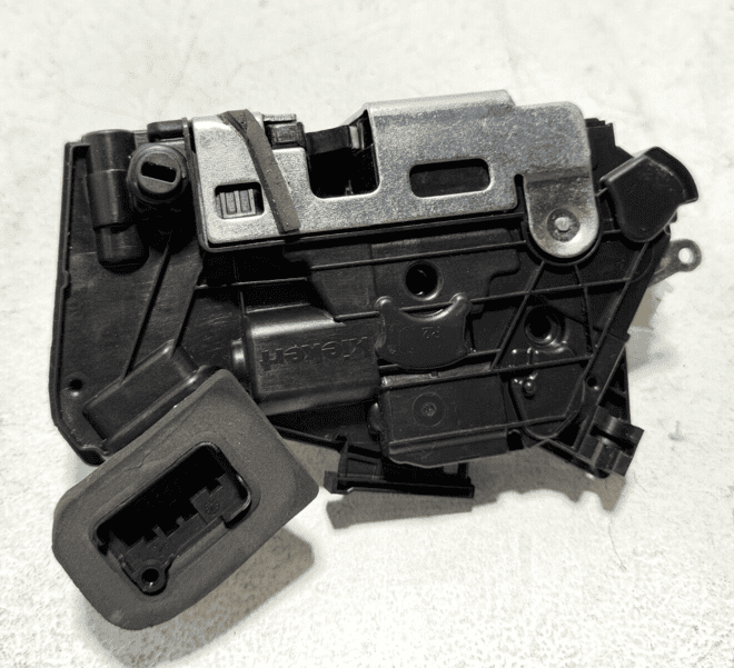 2018-2024 VOLKSWAGEN ATLAS REAR RIGHT SIDE DOOR LOCK LATCH ACTUATOR OEM