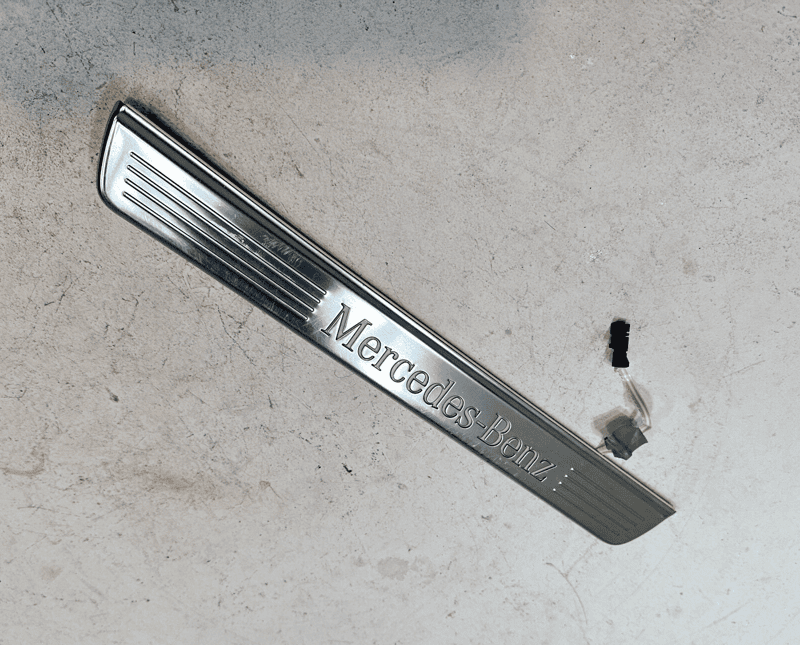 14-2017 MERCEDES S550 W222 REAR PASSENGER SIDE DOOR SILL TRIM COVER PANEL OEM