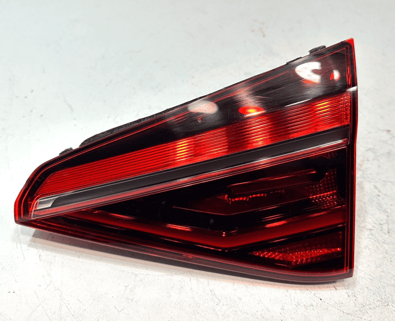 2017-2018 VOLKSWAGEN PASSAT LE TAILLIGHT RIGHT PASSENGER SIDE LED OEM DEFECT!