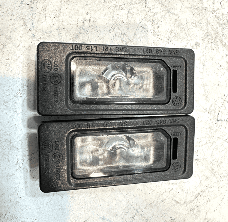 17-18 VOLKSWAGEN PASSAT SE REAR LEFT / RIGHT LICENSE PLATE LIGHT LAMP OEM 2PCS