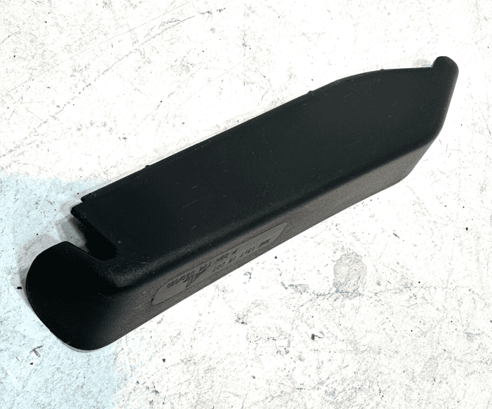 2016-2018 VOLKSWAGEN PASSAT LE REAR RIGHT SIDE INNER TAILLIGHT TRIM COVER OEM