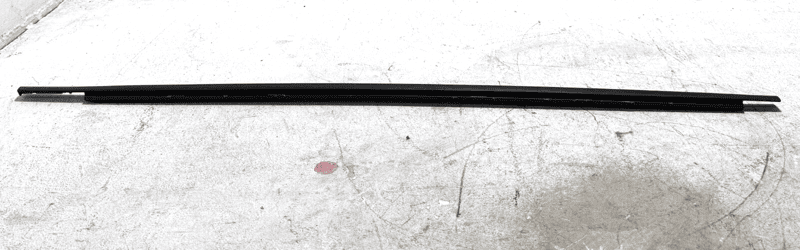 HONDA ACCORD Hybrid 2018 FRONT RIGHT PASSENGER SIDE DOOR WINDOW BELT MOLDING OEM