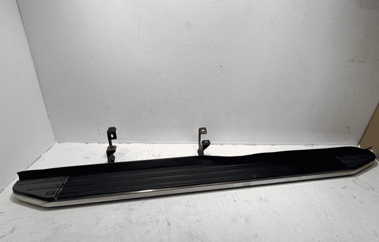 2016-2018 Honda Pilot Right Black/Chrome Trim Side Step Running Boards Not OEM
