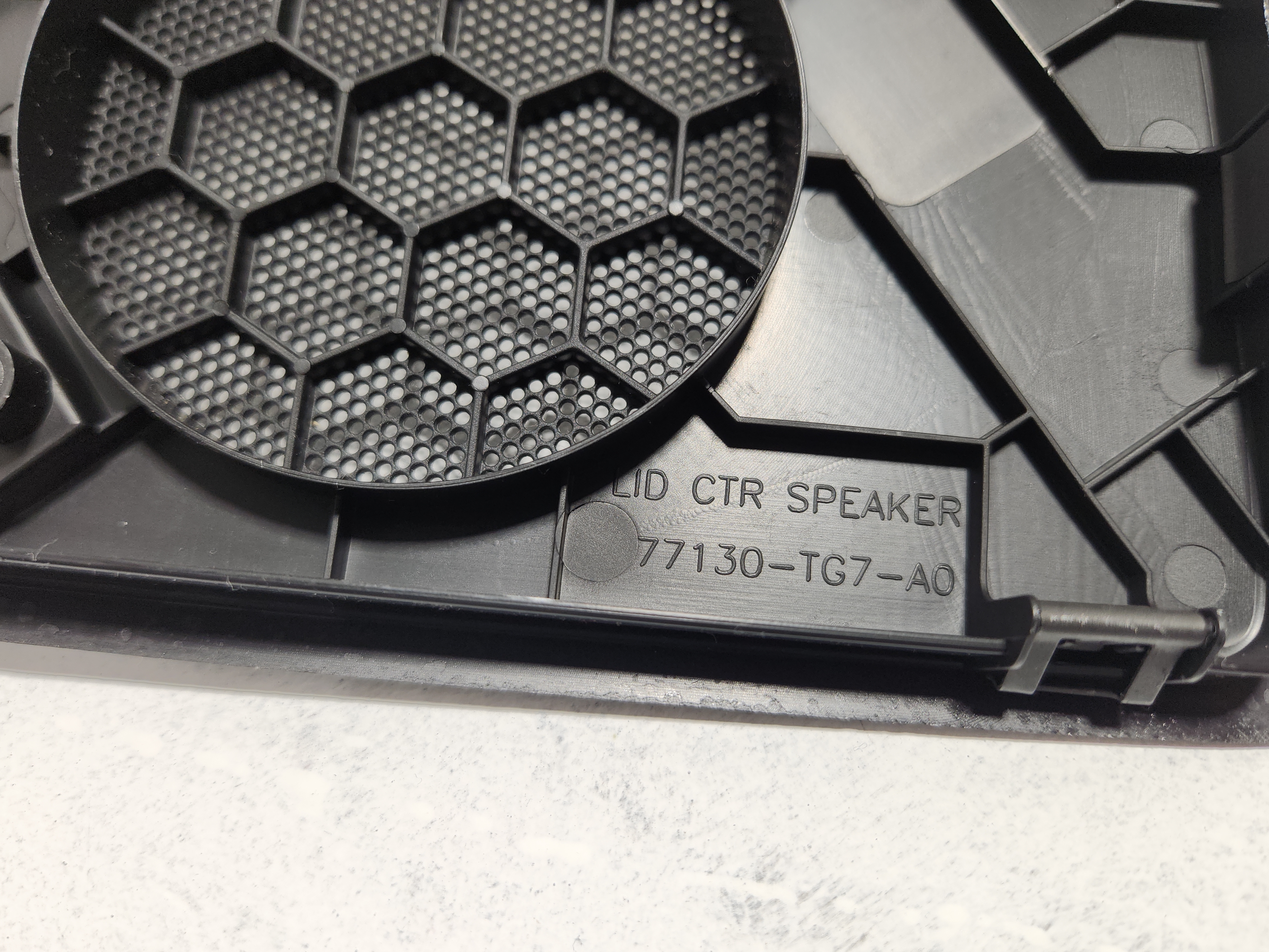 HONDA PILOT ELITE DASH CENTER AUDIO SPEAKER GRILLE COVER 2016-2023 OEM