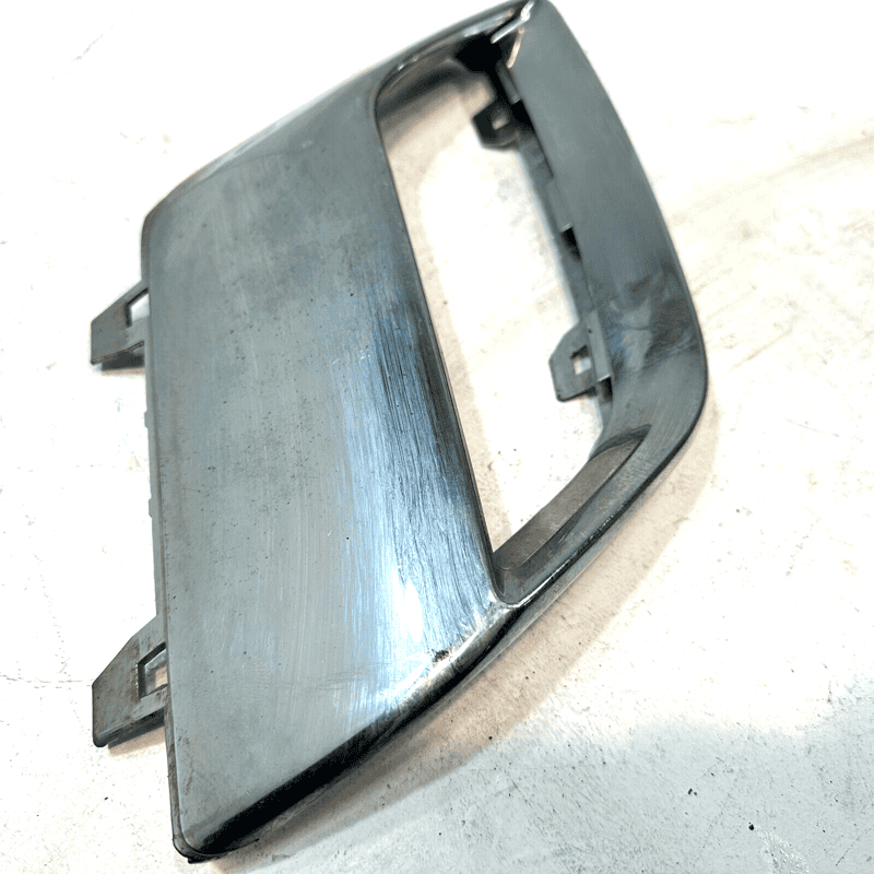 2018-2020 Volkswagen Atlas Rear Bumper Right Trim Exhaust Tail Pipe OEM