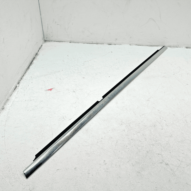 2014-2016 MERCEDES E350 W212 REAR PASSENGER DOOR WINDOW MOLDING SEALING RAIL OEM