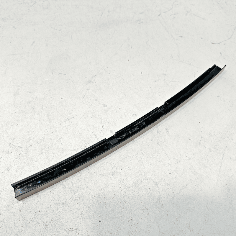 2010-2016 MERCEDES E350 REAR RIGHT PASSENGER WINDOW GLASS TRIM DIVIDER OEM