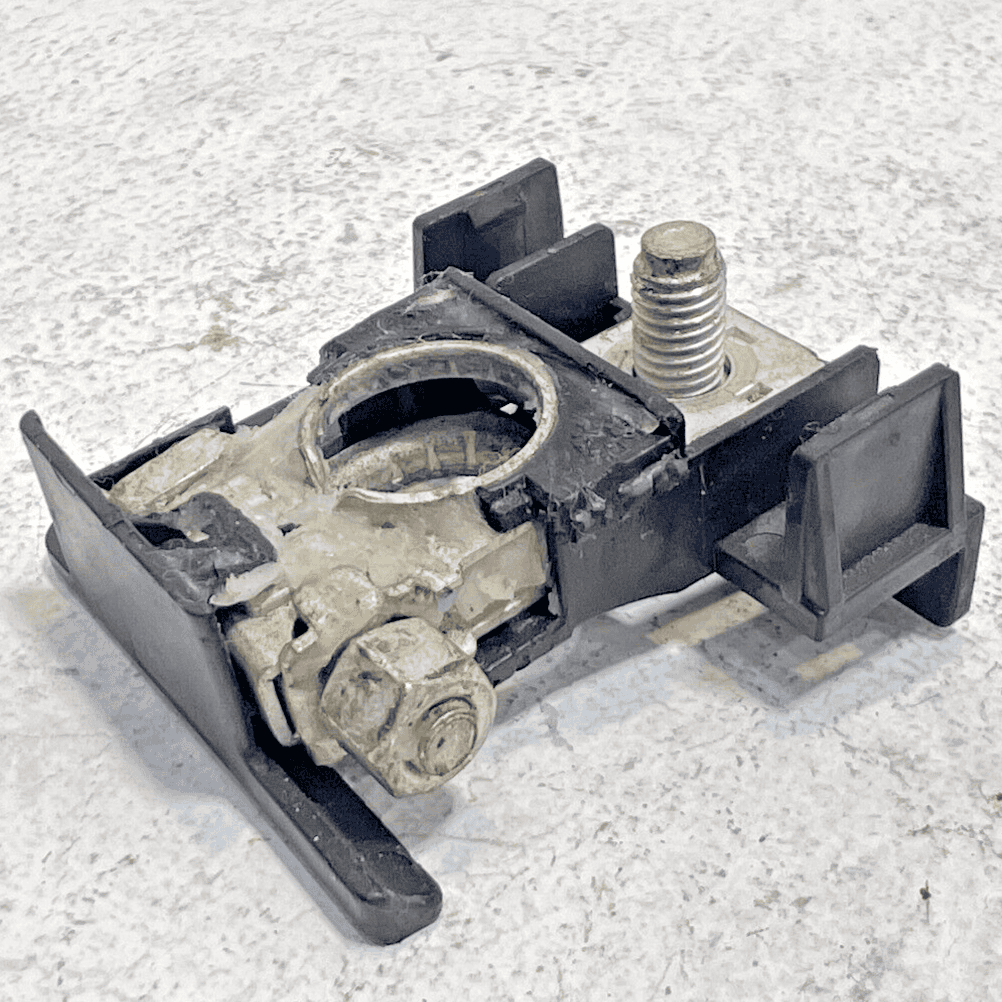 TOYOTA CAMRY BATTERY POSITIVE TERMINAL CONNECTOR CLAMP 2018-2024 OEM