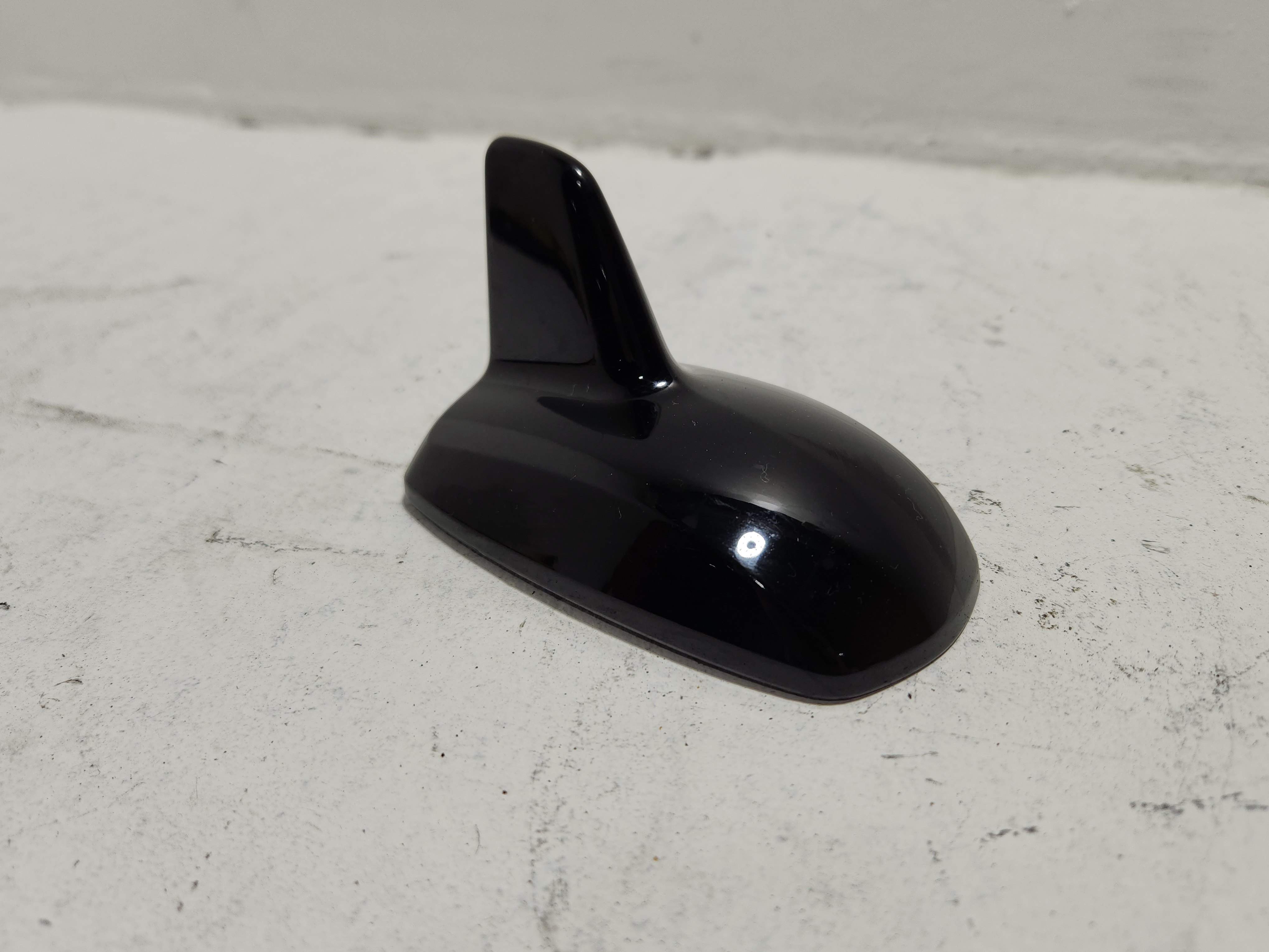 MERCEDES E350 W212 SEDAN ROOF SHARK FIN RADIO ANTENNA COVER OEM 2014-2016