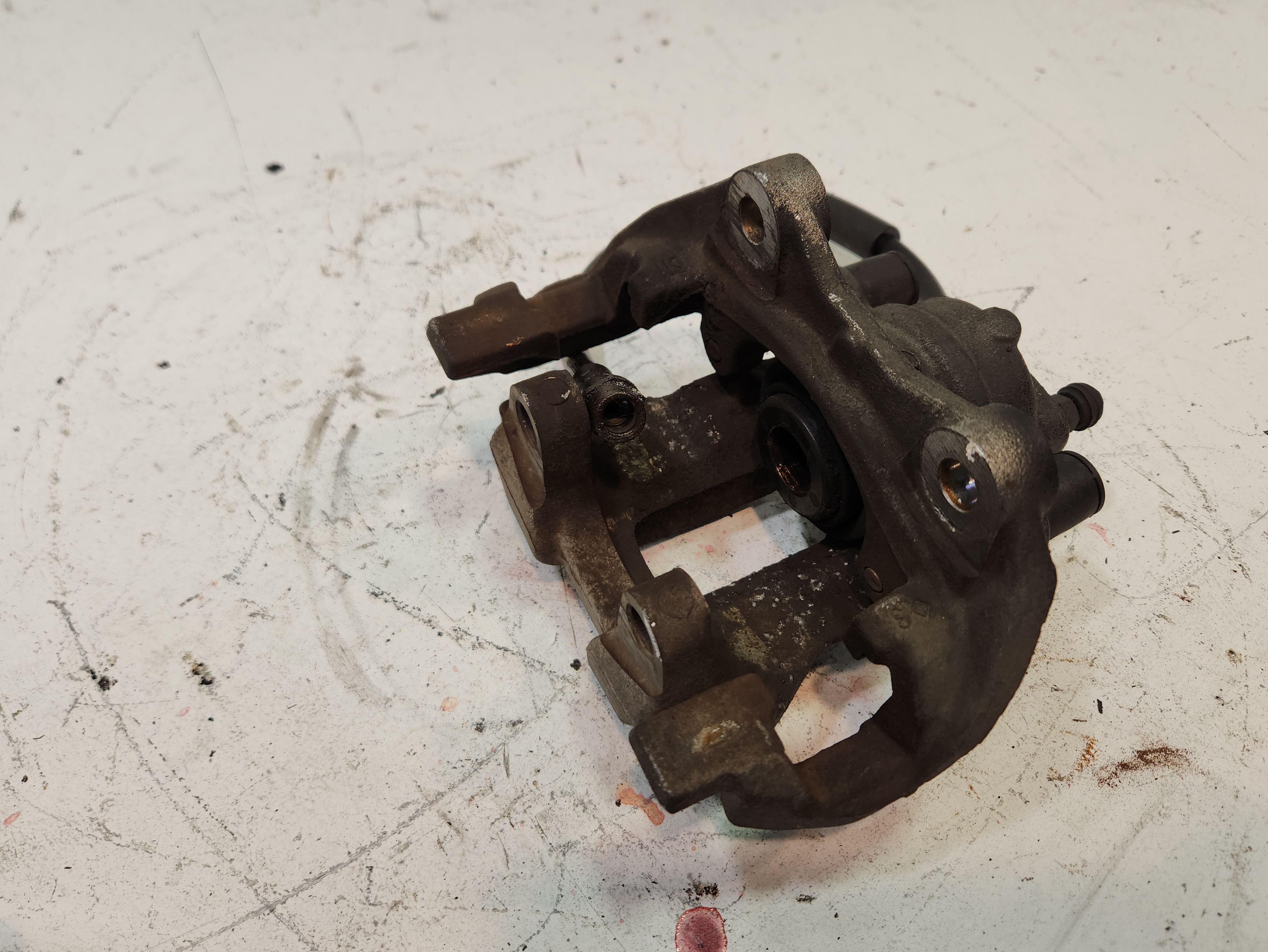 MERCEDES E350 W212 2010 - 2016 REAR LEFT DRIVER SIDE BRAKE CALIPER OEM