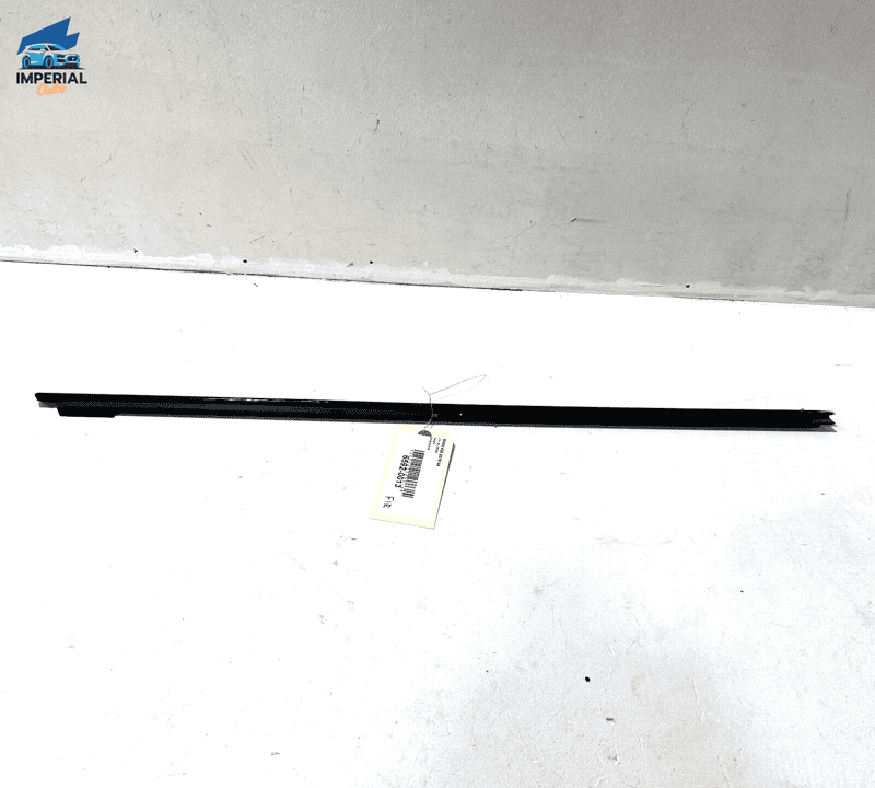 BMW 430I 2017-2020 FRONT RIGHT PASSENGER SIDE DOOR WINDOW BELT MOLDING OEM
