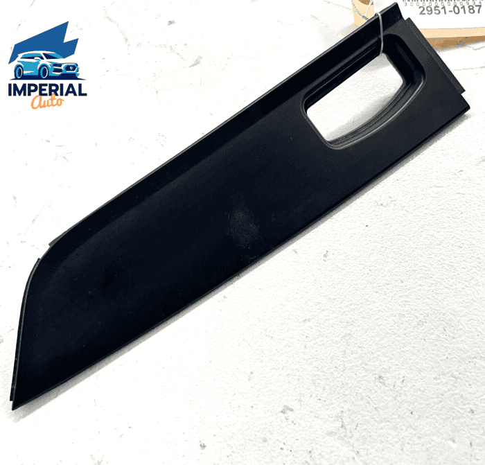 2016 - 2021 HONDA PILOT REAR PASSENGER SIDE LICENSE LIGHT LAMP MOLDING COVE