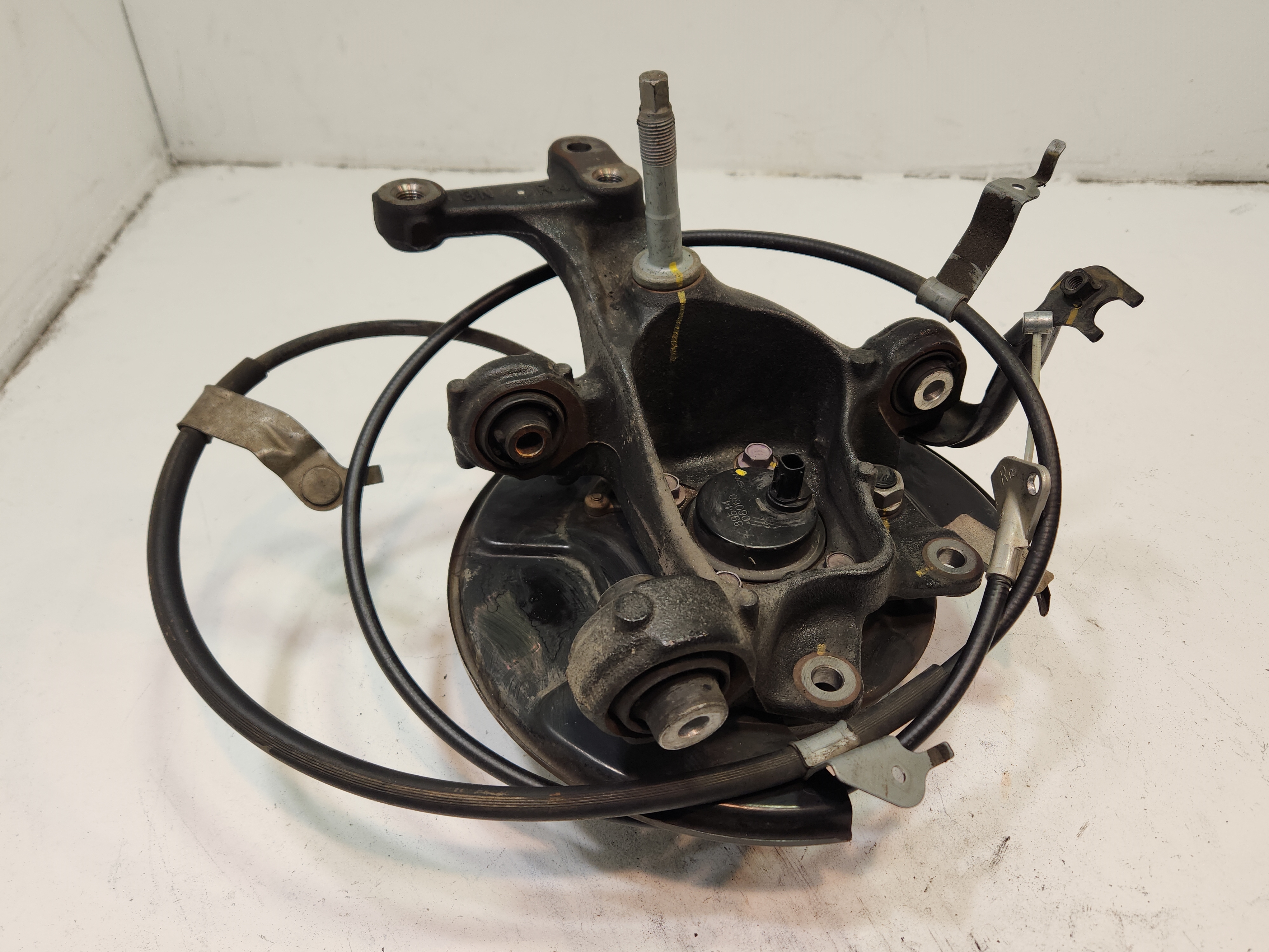 2018 - 2024 TOYOTA CAMRY FWD REAR PASSENGER SIDE SPINDLE KNUCKLE HUB OEM