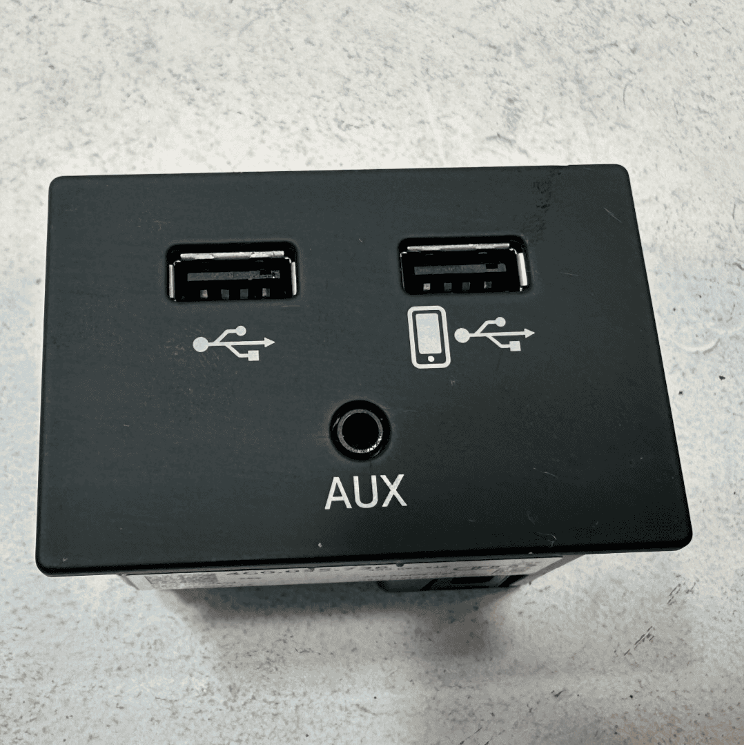 2016-2017 AUDI A6 USB MEDIA PORT AUX JACK INPUT ADAPTER HUB OEM
