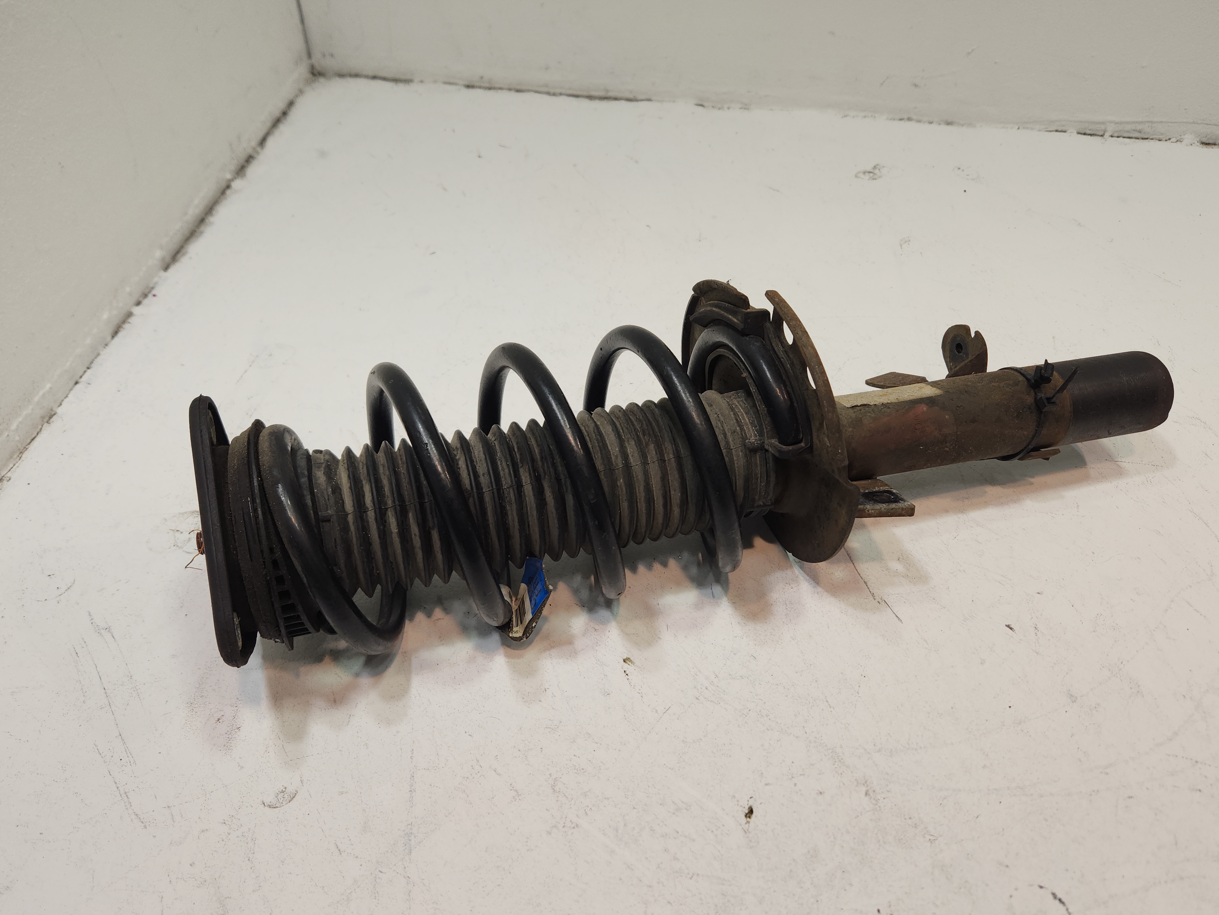 2015-2018 FORD FOCUS FRONT RH PASSENGER SIDE SHOCK STRUT ABSORBER W/ SPRING OEM