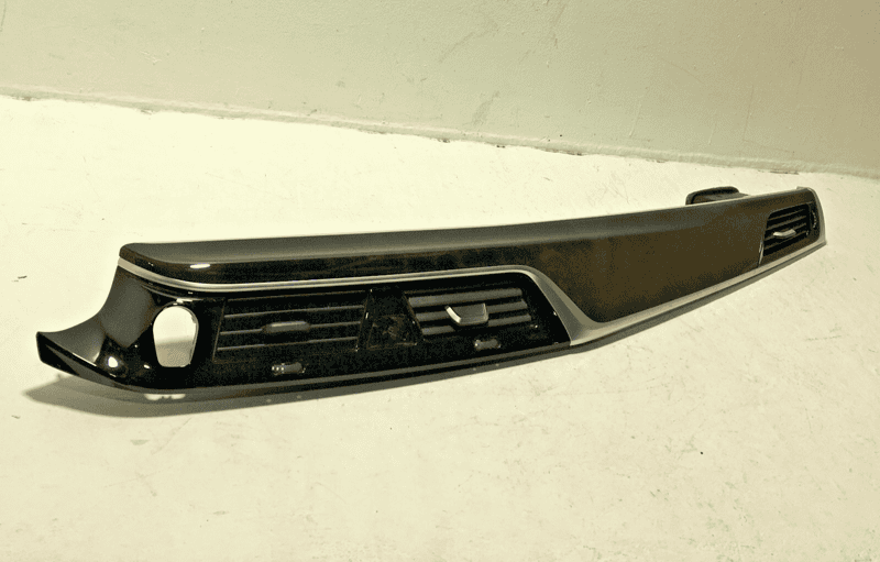 18-2023 BMW 530E G30 DASH PASSENGER SIDE BEZEL MOLDING W/ AC AIR VENT GRILLE OEM