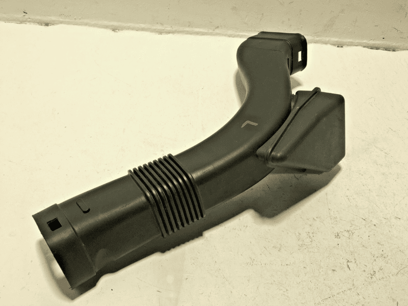 2011-2016 BMW 550I 4.4L DRIVER SIDE ENGINE INTAKE AIR CLEANER LOWER DUCT OEM