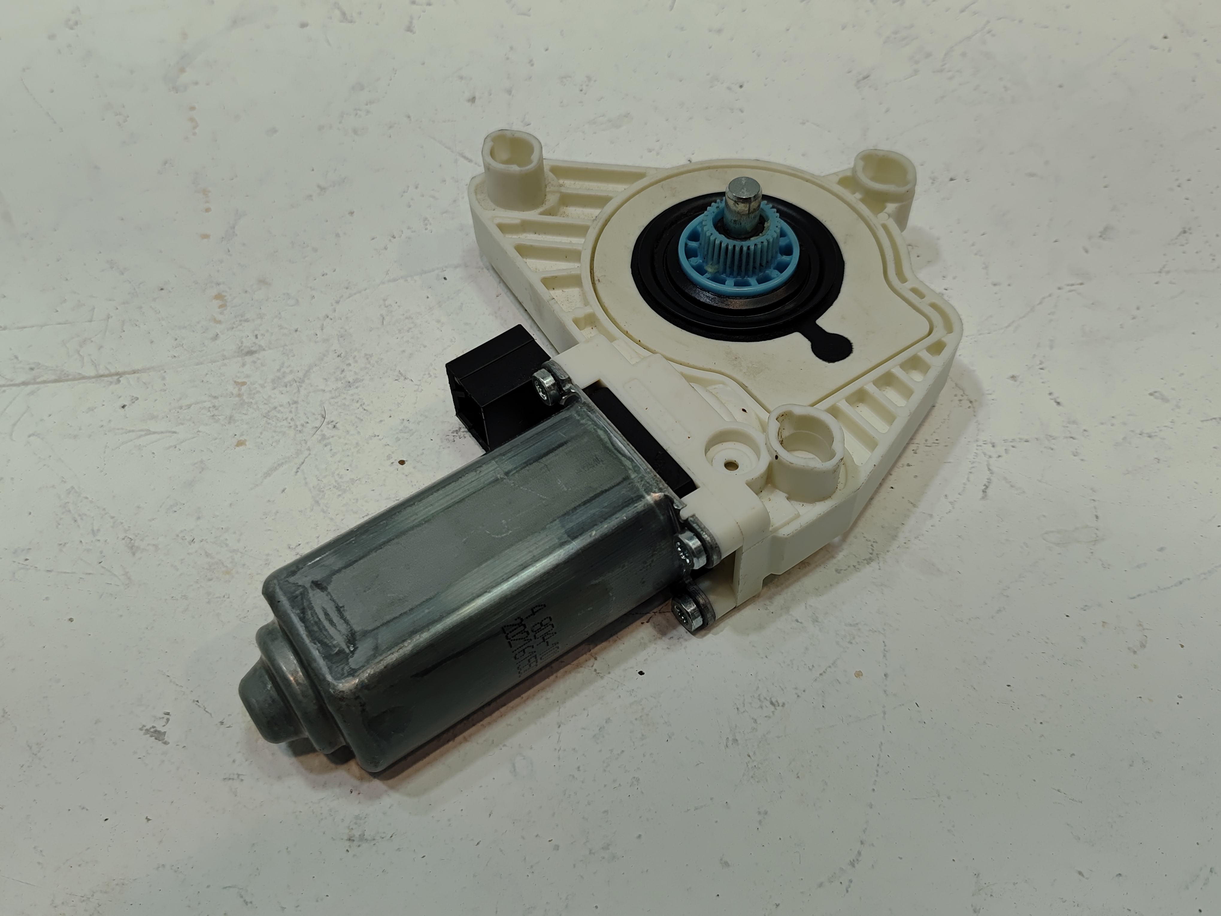 2018-2025 VOLKSWAGEN ATLAS REAR OR FRONT PASSENGER DOOR EXTERIOR HANDLE CAP OEM