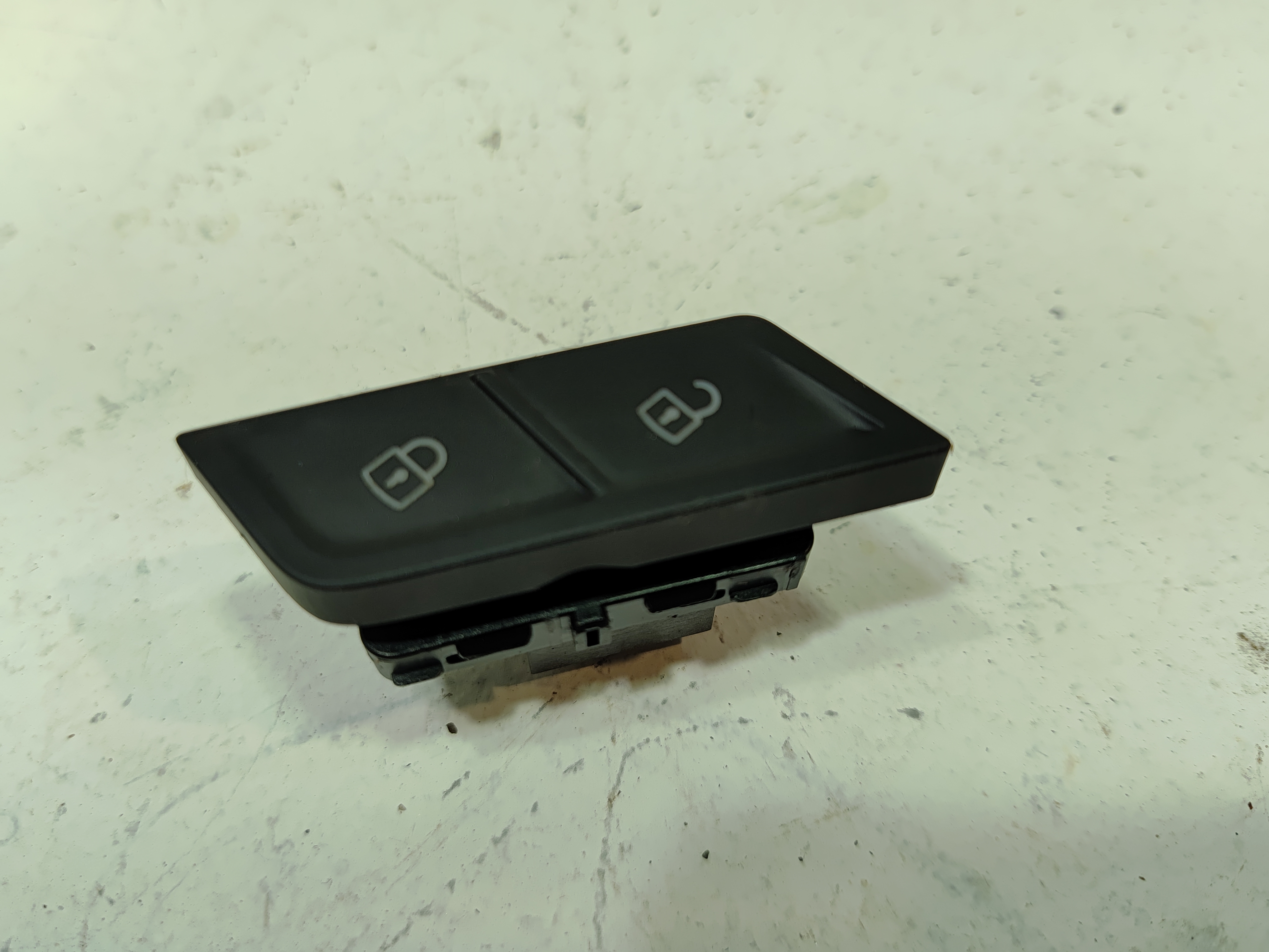 2018-2023 VOLKSWAGEN ATLAS CENTER CONSOLE DUAL CUPHOLDER CUP HOLDER OEM