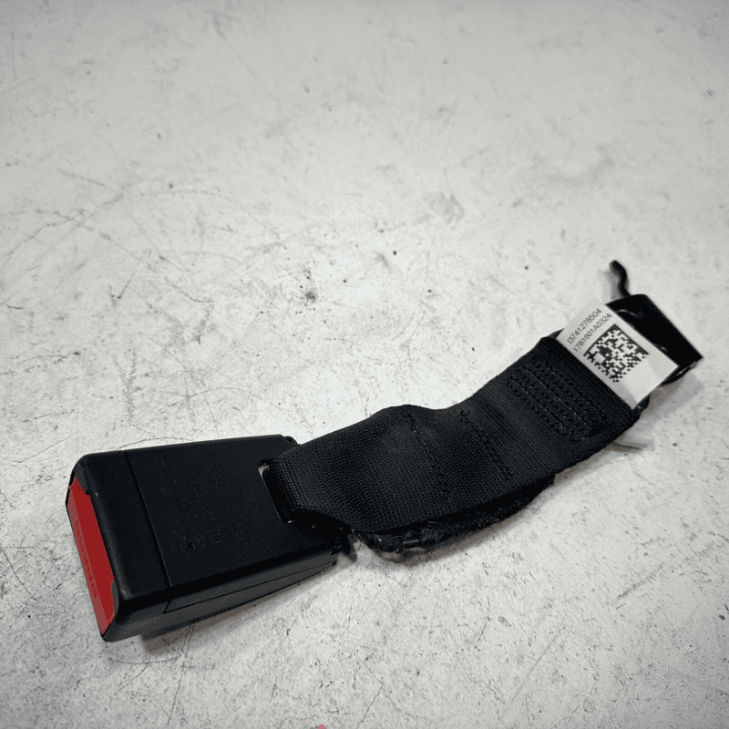 2018-2020 BMW 530e REAR PASSENGER SIDE CENTER SEAT BELT BUCKLE OEM